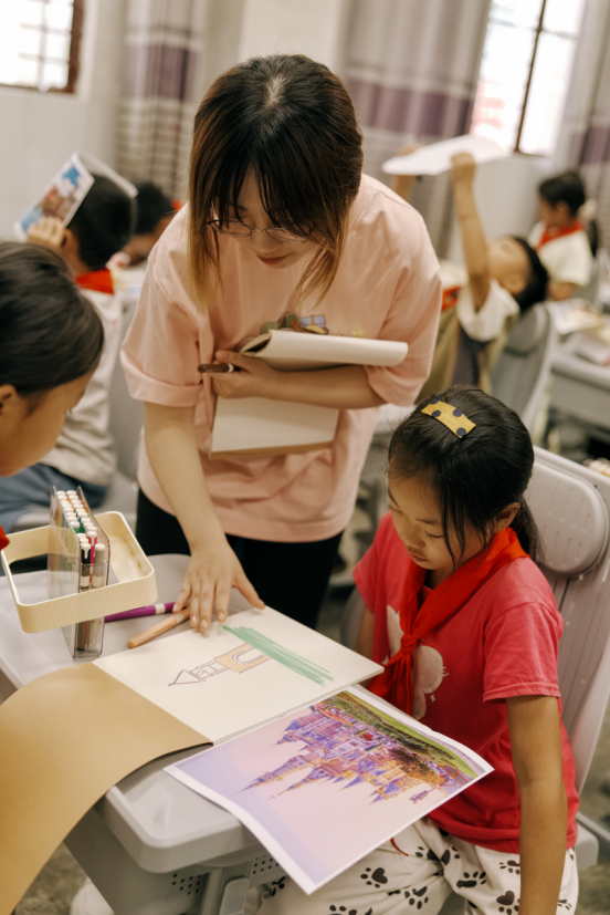 把“美好生活”带到山村校园,《心动小镇》开展爱心公益开学季行动